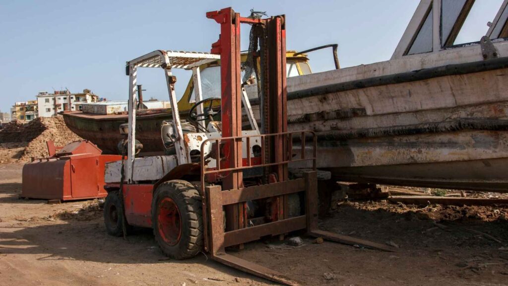 Muletto usato da fallimenti in pessime condizioni e abbandonato in cantiere