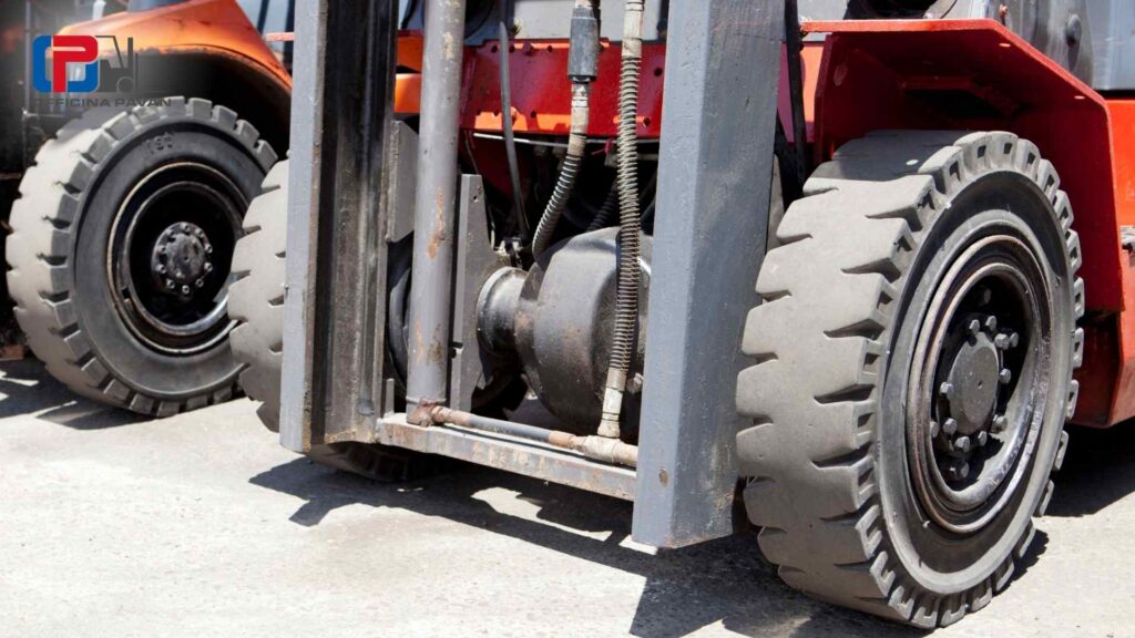 Gomme usurate montate su carrelli elevatori