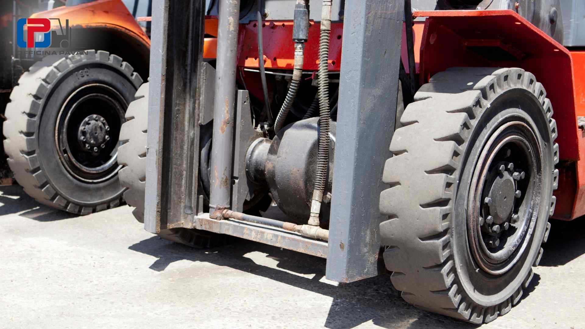 Gomme usurate montate su carrelli elevatori