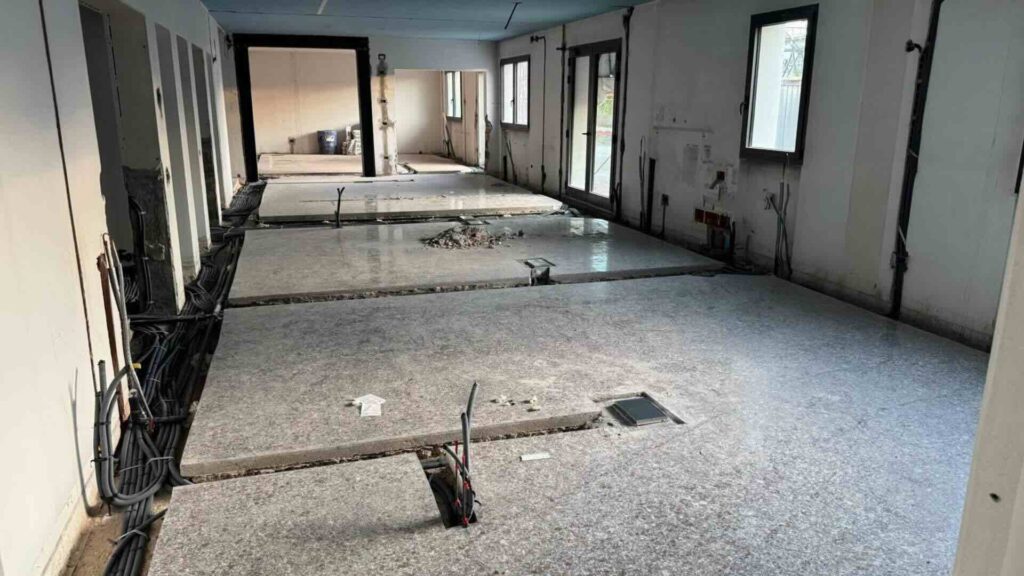 Demolizione uffici vecchi